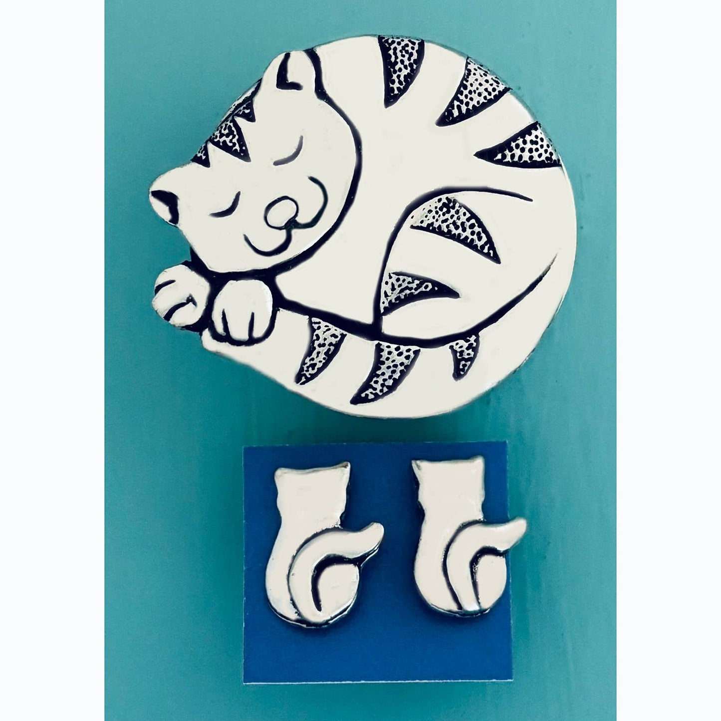 Cat Tiny Box w/stud earrings