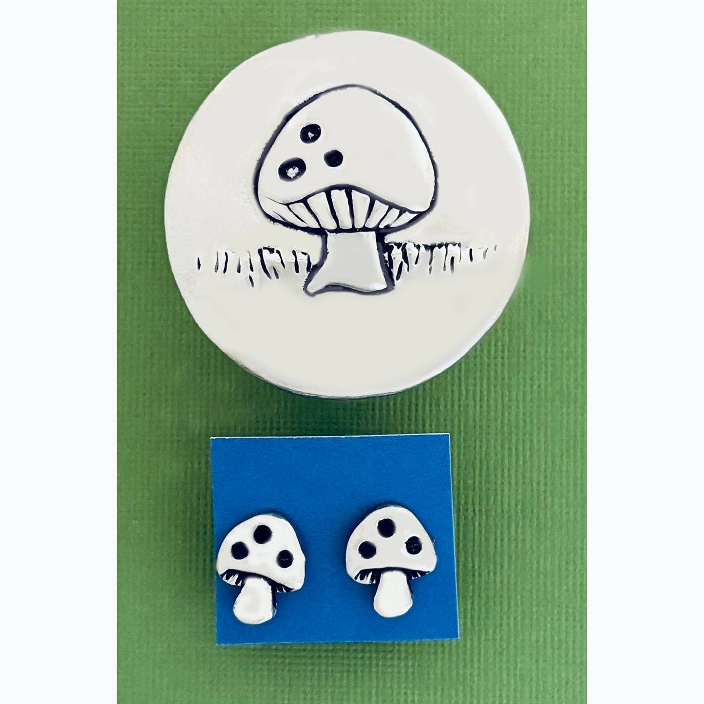 Mushroom Tiny Box w/stud earrings