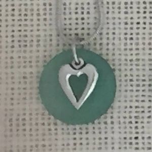 Heart Round Necklace (Bottle Green)