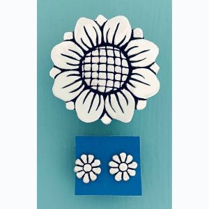 Flower Tiny Box w/stud earrings